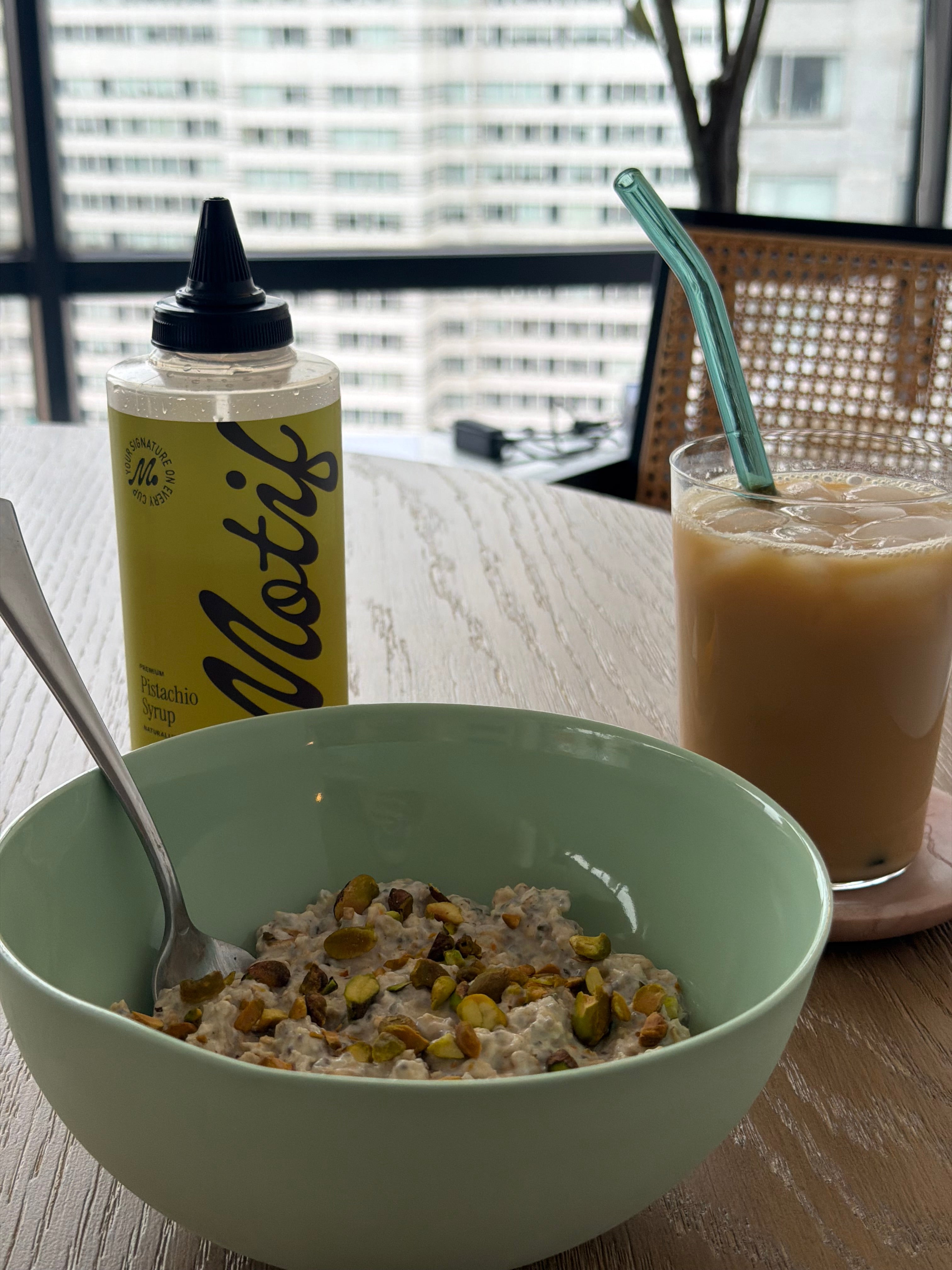 Pistachio Vanilla Overnights Oats